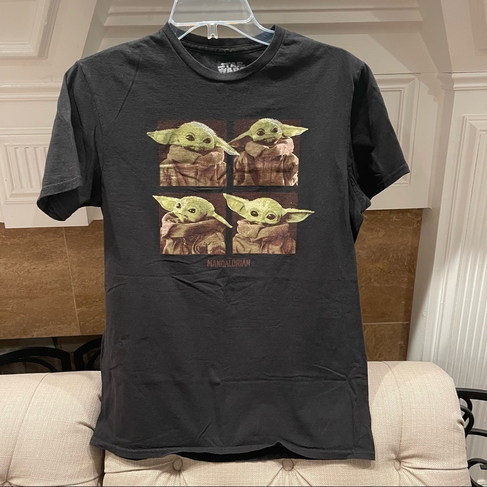 𝅺J: Mens Star Wars-The Mandalorian-The Child Baby Yoda T Shirt Sz M